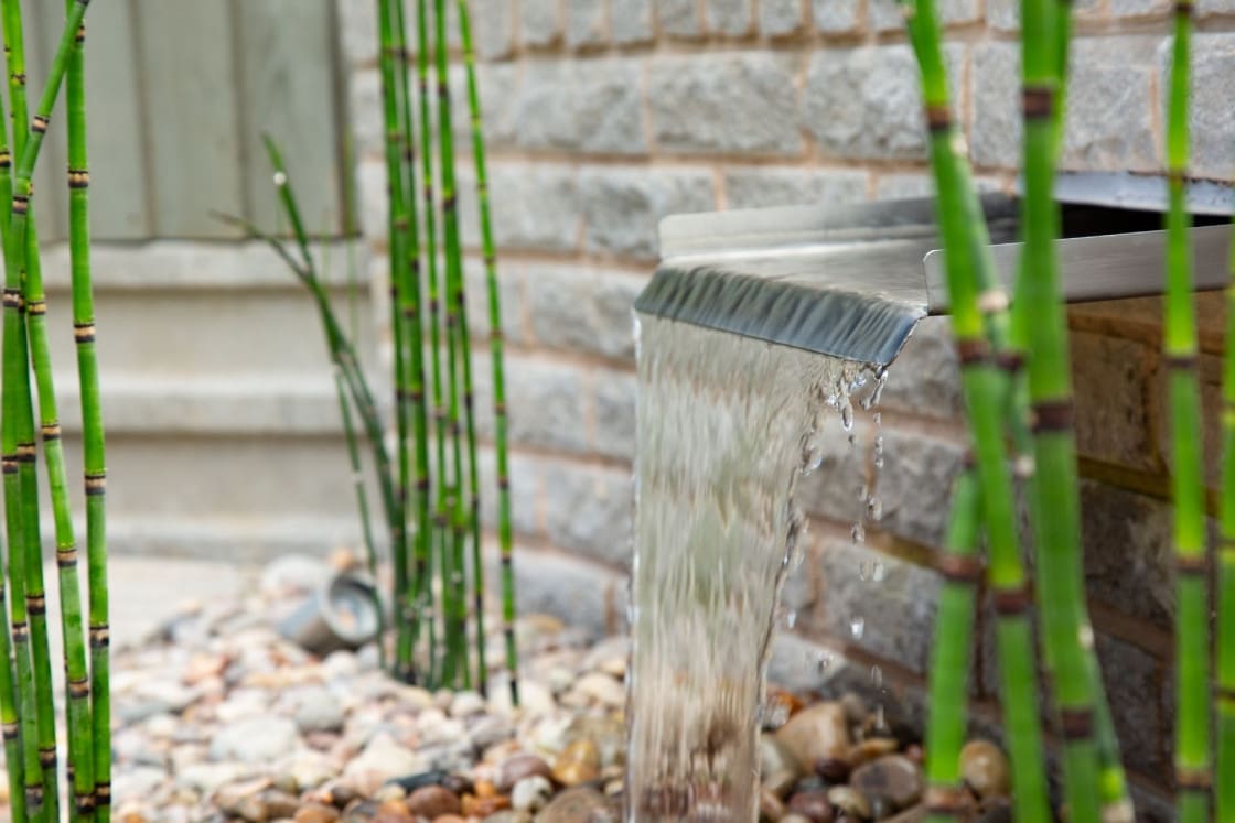Wall blade water feature